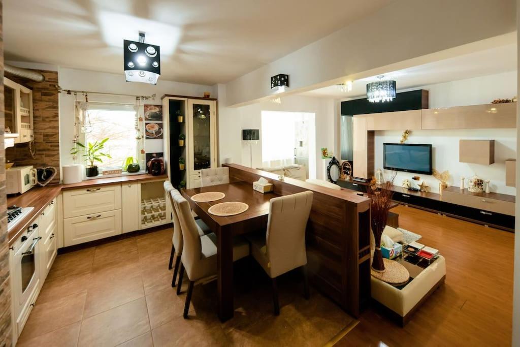 Apartament Lux Crialy - 75 M2 - Free Parking Timişoara Buitenkant foto